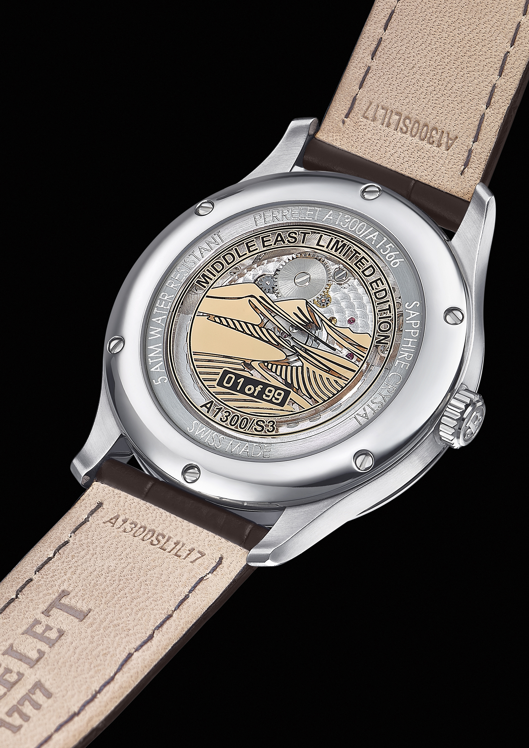 Fondo de caja transparente del reloj Perrelet que revela el movimiento automático. El cristal de zafiro muestra un rotor decorado con una ilustración de dunas del desierto y arquitectura árabe. Grabados en el acero indican "Middle East Limited Edition", "01 of 99" y resistencia al agua de 5 ATM.